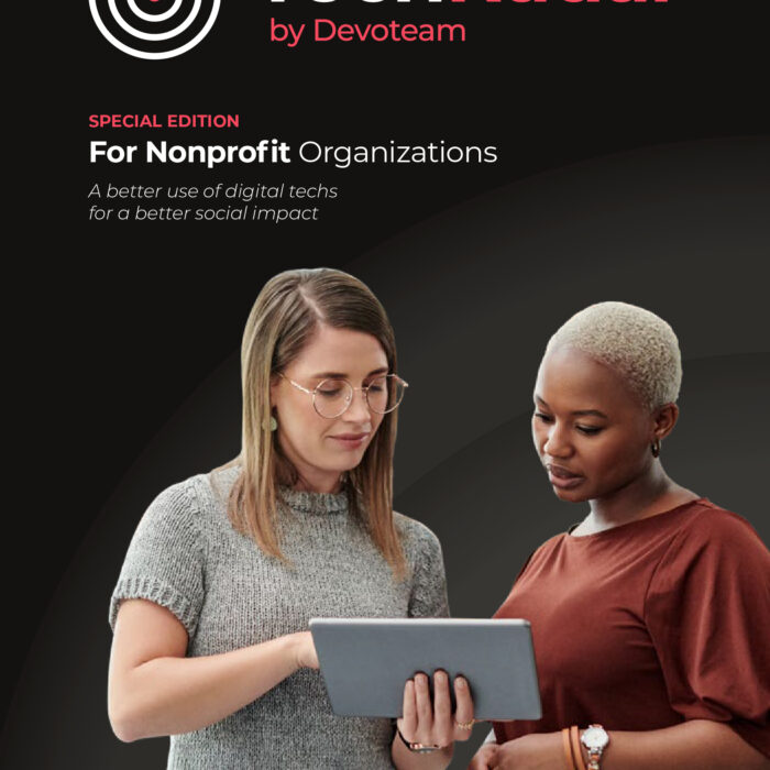 TechRadar av Devoteam for Non Profits publikationsomslag: två kvinnor som tittar på en surfplatta tillsammans.