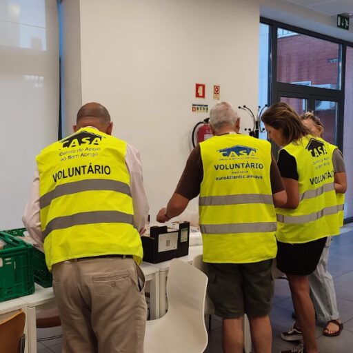 En grupp volontärer från Devoteam Foundation på jobbet