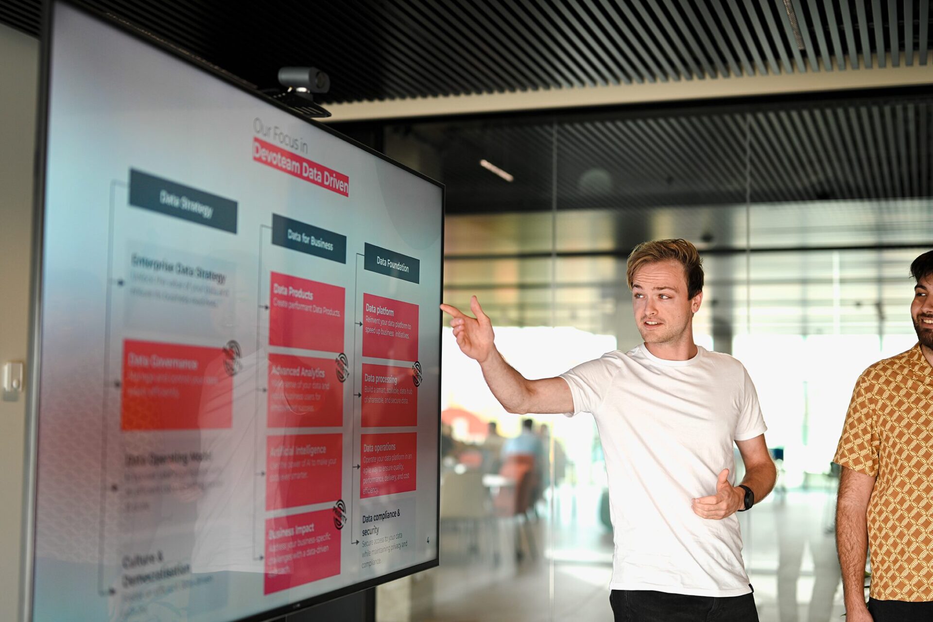 Devoteam Data team: a man presenting something on a big screen