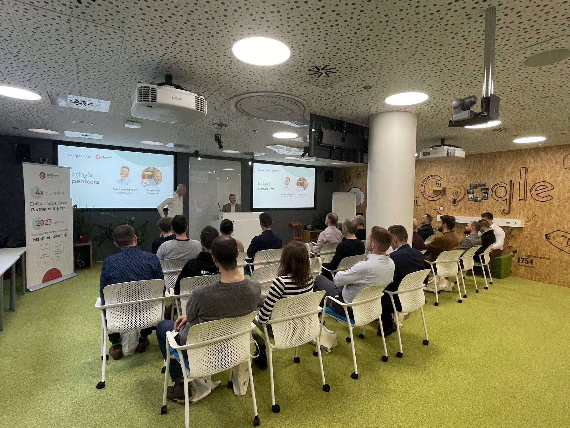 Generative Ren–AI–ssance: Exploring the Impact of Generative AI on Business