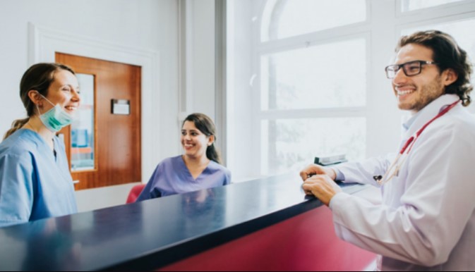 Mejora de la comunicación y colaboración del hospital con Gmail y Google Workspace